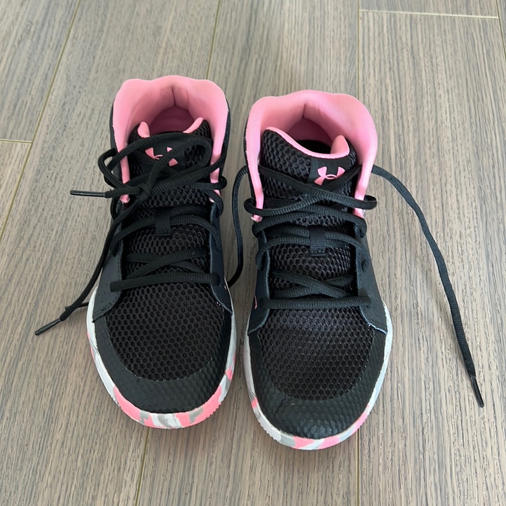 Girls basketball shoes